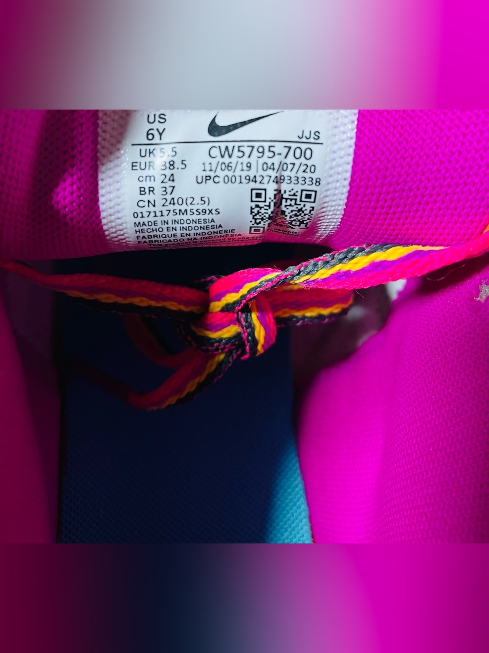 Nike Air Max 90 Leather
Volt Fire Pink (GS)
6Y- 7.5W - Picture 15 of 16